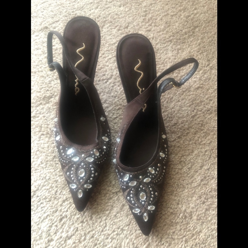 NWOT Nina brown fabric sling rhinestones heels
